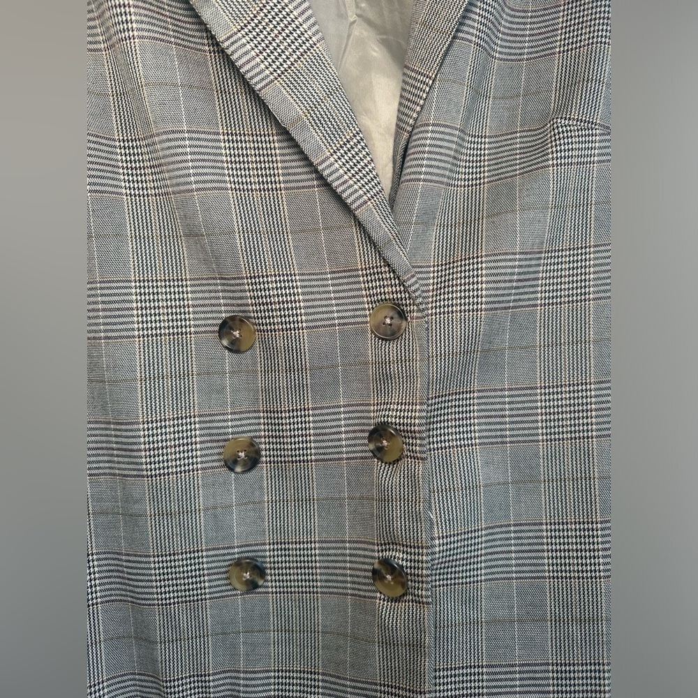 Blazer - Picture 2 of 6
